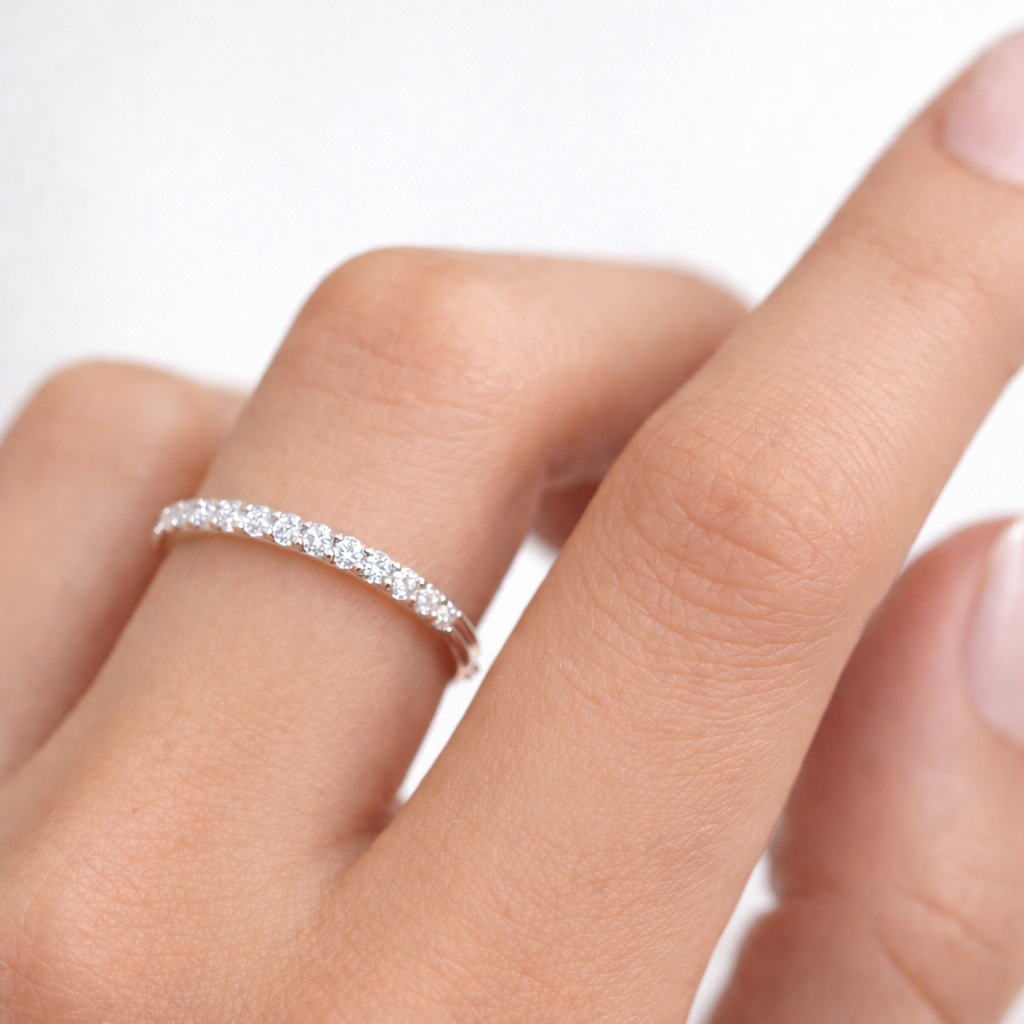 Anel Aparador T9 Meia aliança cravejado com Micro Zircônia - Image 2